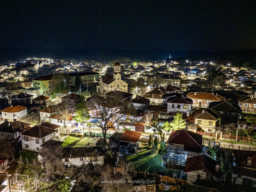 малко търново през нощта